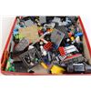 Image 6 : Box of Assorted Lego and Lego-esque Blocks