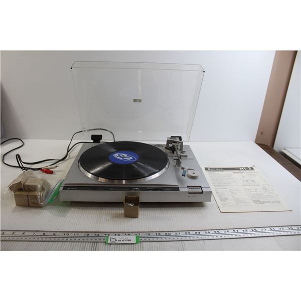 Hitachi Direct Drive Turntable - Spins, Sound Untested