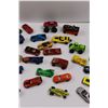 Image 4 : (50) Hot Wheels Cars & Other Manufacturers Cars - Played with Condition