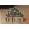 Image 2 : Metal Jarden Coat Rack - Wicker Laundry Basket - Bathtub Rack - Cat Scratching Pad