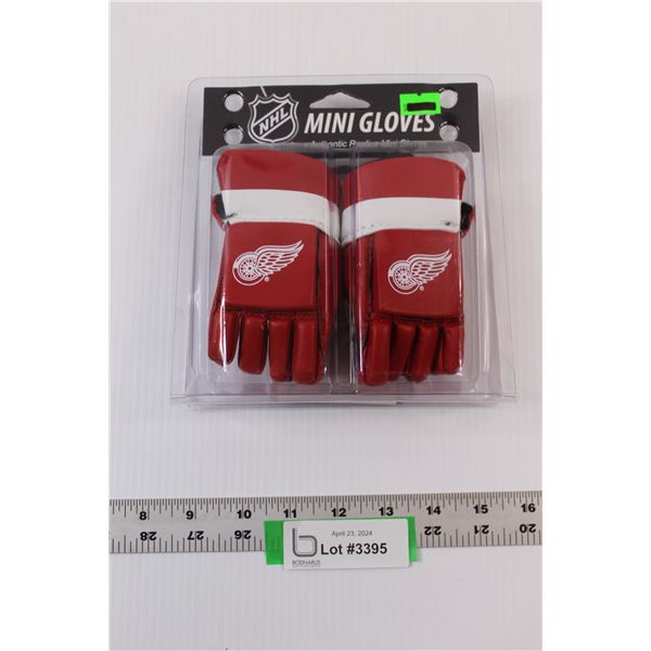 NHL Licensed MINI Gloves (Authentic Replicas) - Detroit Red Wings (New in Package)