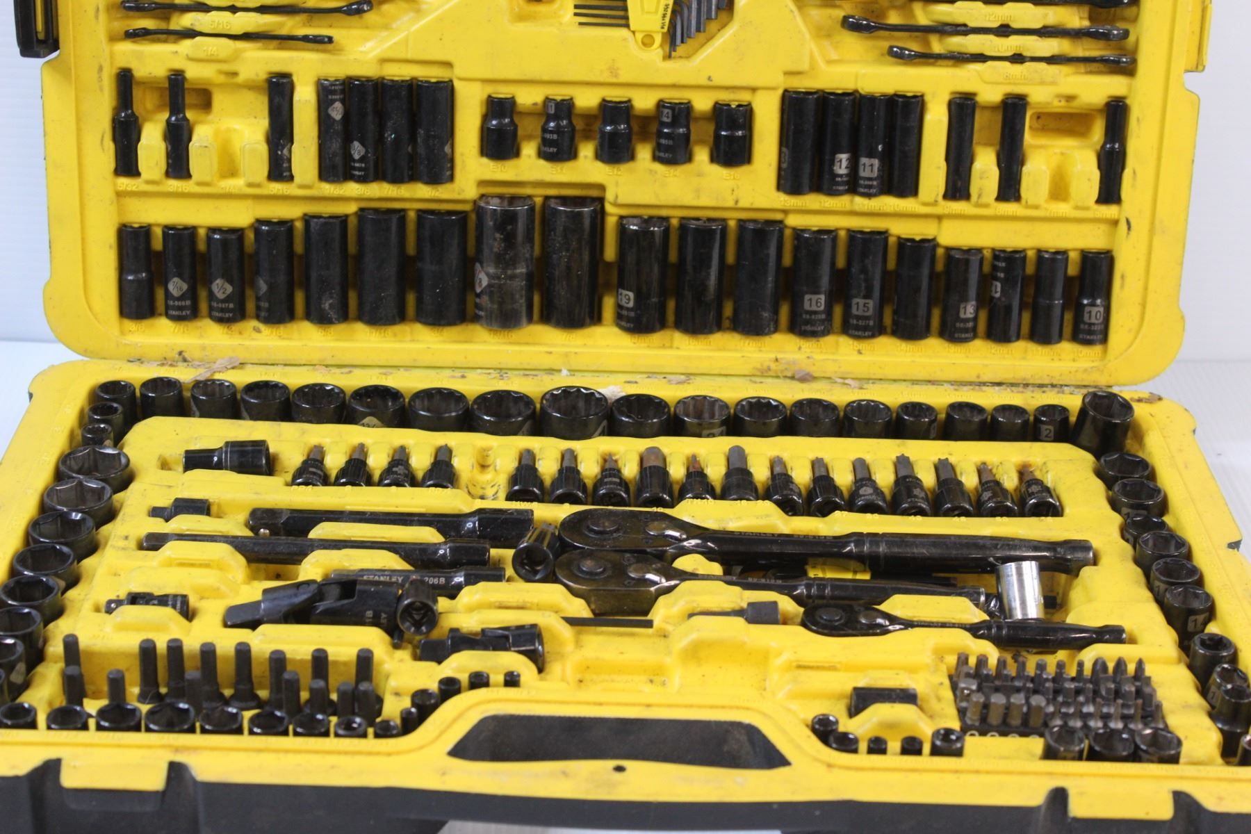 Stanley Professional Grade Tool Box - 274 Piece Tool Kit / Count ...