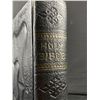 Image 2 : Vintage Pictorial Family Holy Bible, Self-Pronouncing Edition. Southwestern Co. Nashville, Tenn.