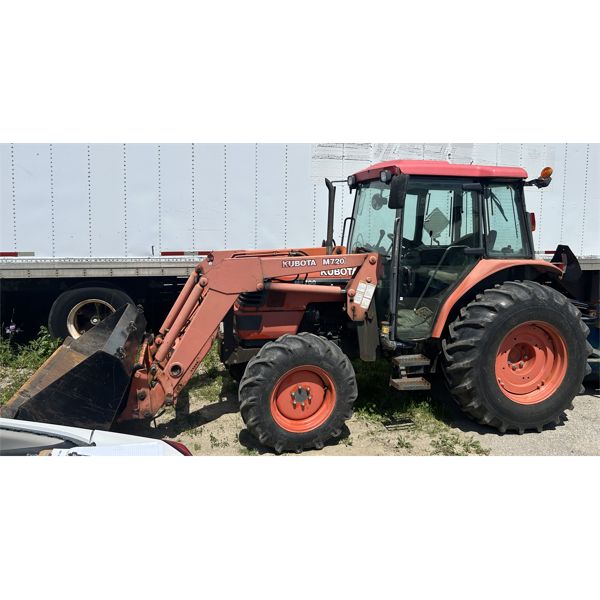 KUBOTA M5700 TRACTOR W/ M720 LOADER W/ 6 FOOT BUCKET - 4 WD