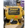 Image 2 : DeWalt DW756 6" Bench Grinder