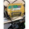 Image 4 : DeWalt DW756 6" Bench Grinder