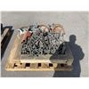 Image 1 : LOT of assorted scaffolding connectors, decks and wheels