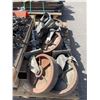 Image 4 : LOT of assorted scaffolding connectors, decks and wheels