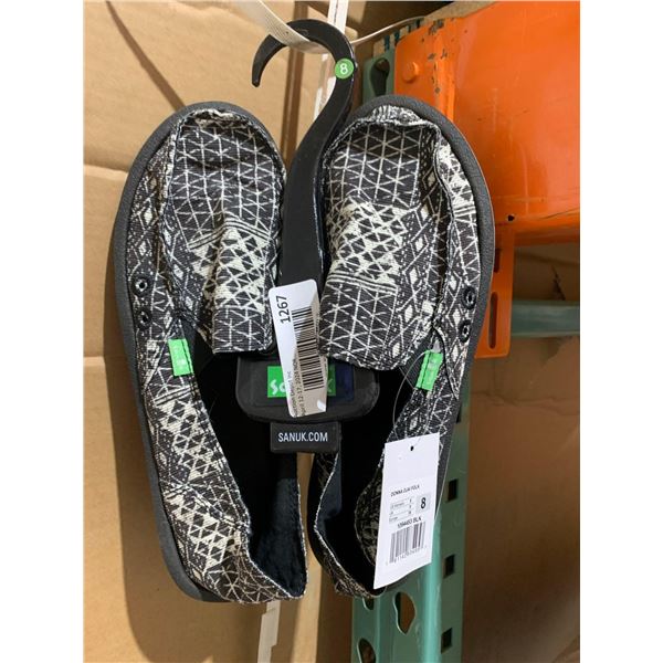 Sanuk womens size 8 slip on shoes