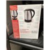 Image 2 : Black & Decker stainless steel electric cordless kettle