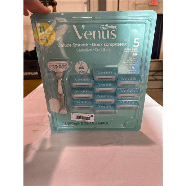 Gillette Venus deluxe smooth ladies razor with 11 replacement blades