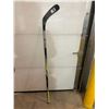 Image 2 : Bauer perfomance series P92 hockey stick, right handed shot