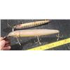 Image 10 : 2 VINTAGE 6 INCH CISCO KID LURES BY SUICK