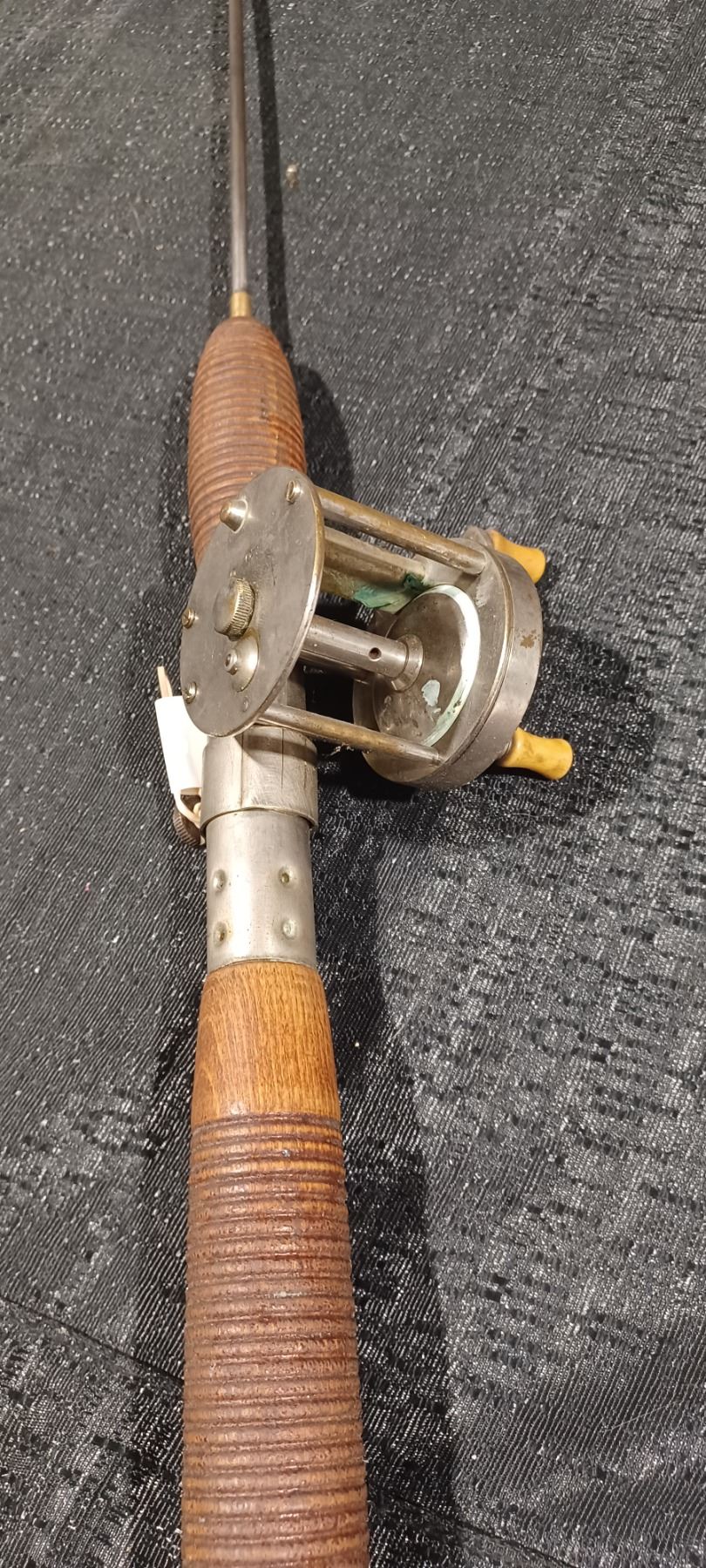 VINTAGE BLUE STEEL ICE FISHING ROD - COMES WITH SHAKESPEARE NO 1960 LEVEL WIND REEL VINTAGE BLUE STEEL ICE FISHING ROD - COMES WITH SHAKESPEARE NO 1960 LEVEL WIND REEL