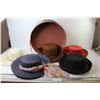Image 1 : Cardboard Hat Box w/5 Women's Hats