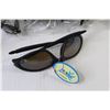 Image 2 : (12) Pairs of Looks UV 400 Protection Sunglasses (NIB)