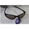 Image 3 : (12) Pairs of Looks UV 400 Protection Sunglasses (NIB)