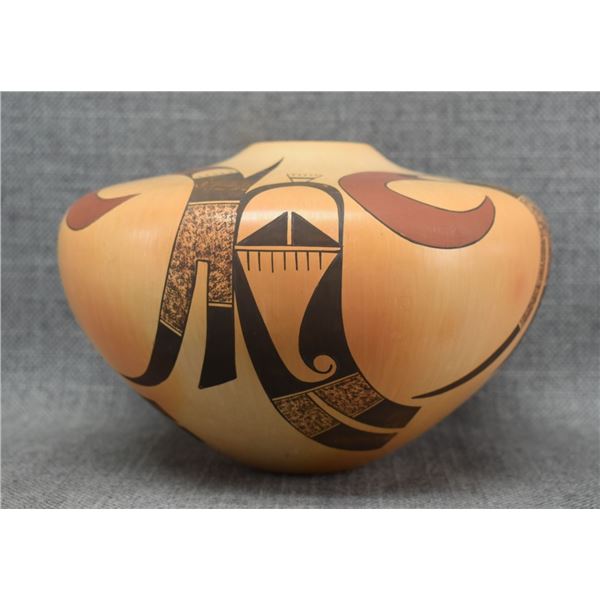 HOPI POTTERY VASE (MARK TAHBO)