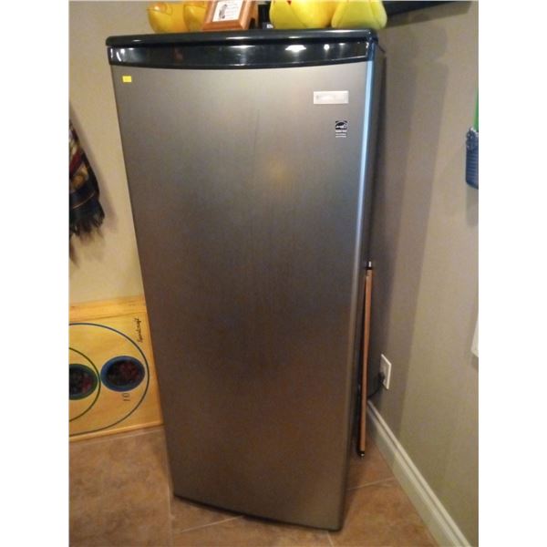 Stainless Steel Danby Energy Efficient Refrigerator  model# DAR1102BSL  24w x 59d x 24h