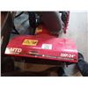 Image 3 : MTD Yard Machines Red Large Snowblower 5HP/24' Model TECUMSEH- HSSK50