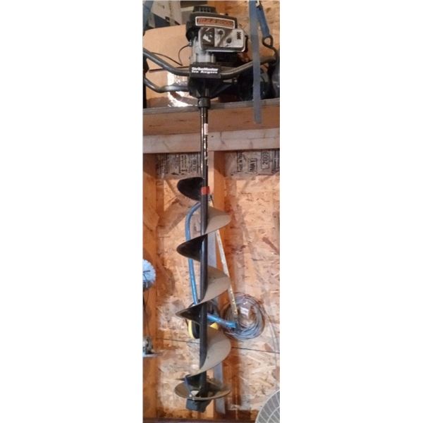 Mag 2000  3 ft Strike-master Auger and Ice Hut for Ice Fishing