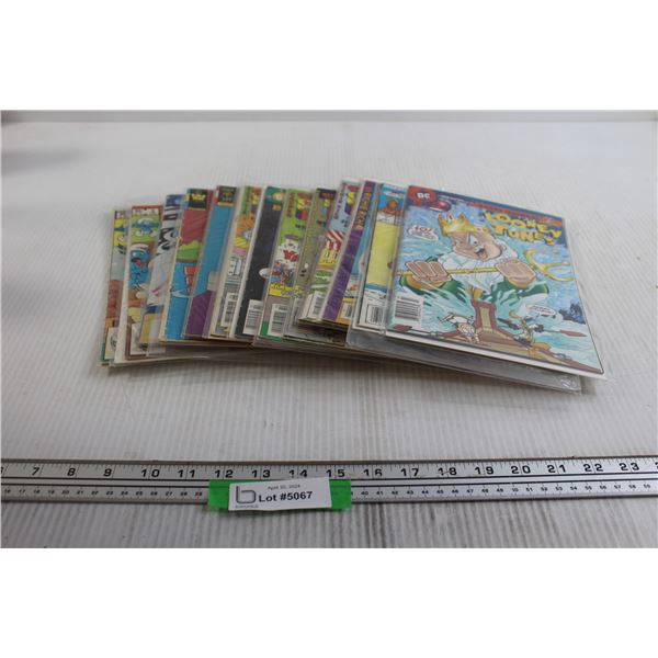 (13) Comics - Looney Tunes, The Smurfs