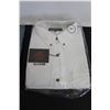 Image 3 : (2) Men's Button Front Shirts: MACH 5 White 2 XL & Westline Apparel Jean Style 2 XL