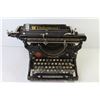 Image 8 : Underwood Standard Typewriter #3 - (looks in good shape - needs cleaning - Space bar is not working)