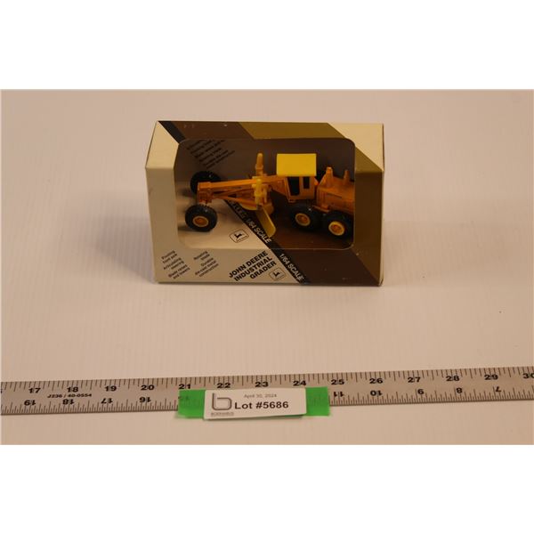 1987 ERTL 1:64 Scale John Deere 772B Grader (Stock #5540) in Original Package