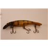 Image 4 : (4) Vintage Plug Fishing Lures (2- Wooden Repainted Or Paintless of Unknown Manufacturer, 1- 7.5" Ho