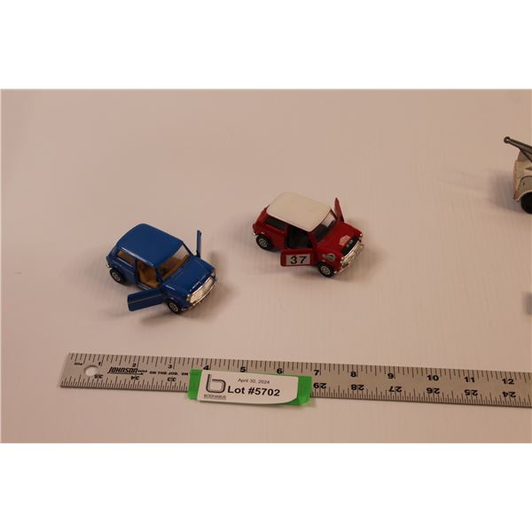 (2) 1989 1:36 Scale Die Cast Corgi Mini Coopers