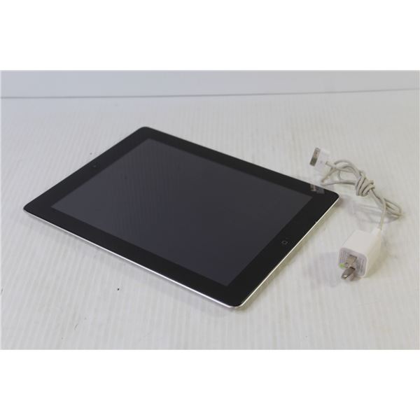 Apple 16G iPad w/Charge Cord (powers on)