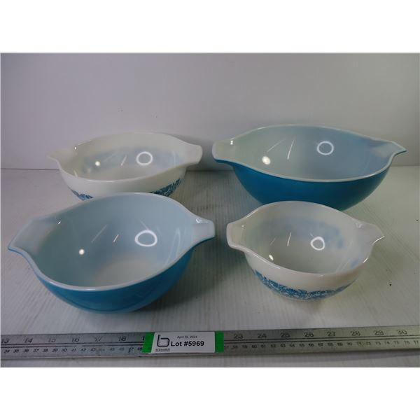 Set of (4) Pyrex Horizon Blue Bowls-very nice condition