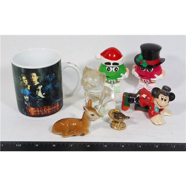 SMALL FLAT OF COLLECTIBLES INCLUDING DISNEY