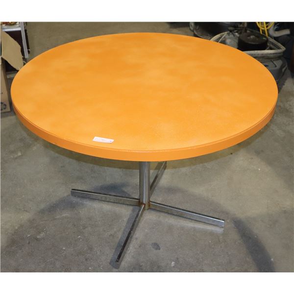 42" ROUND TABLE ON METAL LEGS