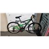 Image 1 : BLACK AND GREEN HUFFY BIKE