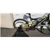 Image 2 : BLACK AND YELLOW HUFFY BIKE