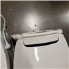 Image 8 : TOTO WASHLET BIDET POWERS ON AND BRONDELL NON ELECTRIC BIDET SEAT