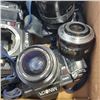 Image 2 : BOX OF ASSORTED VINTAGE 35MM CAMERAS