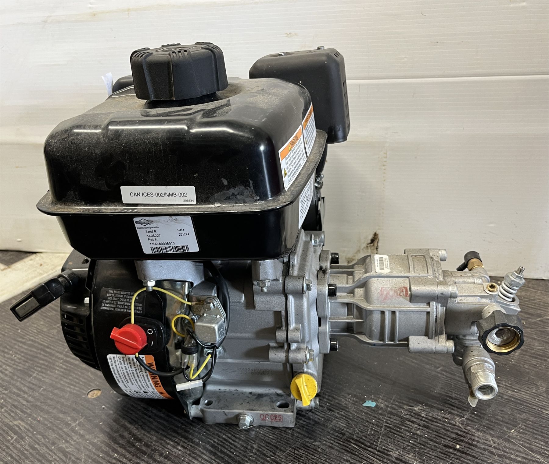 BRIGGS & STRATTON CR950 MOTOR ENGINE - Kidd Family Auctions