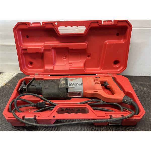 MILWAUKEE HEAVY-DUTY ORBITAL SUPER SAWZALL W/ CASE