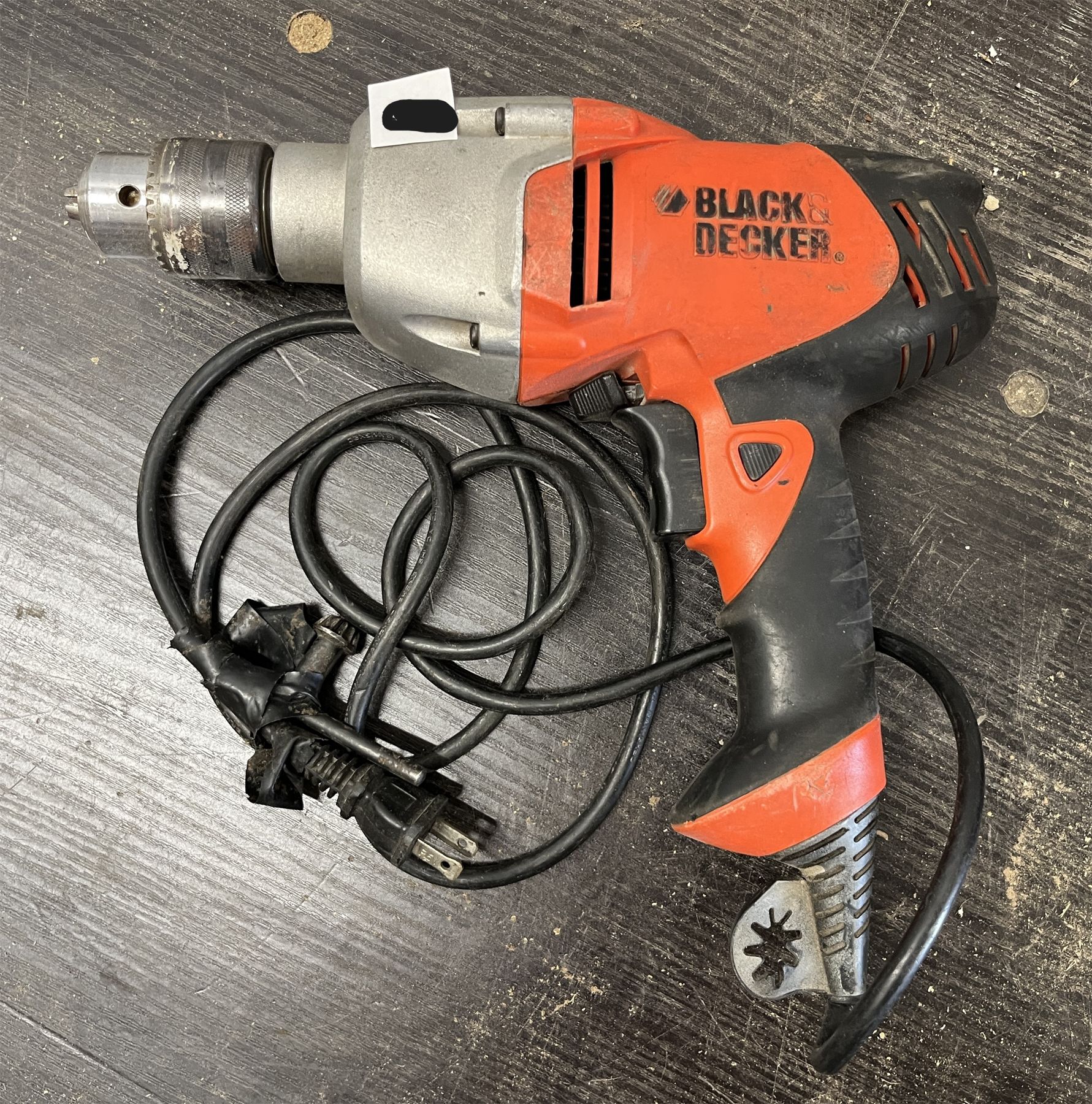 BLACK & DECKER DRILL