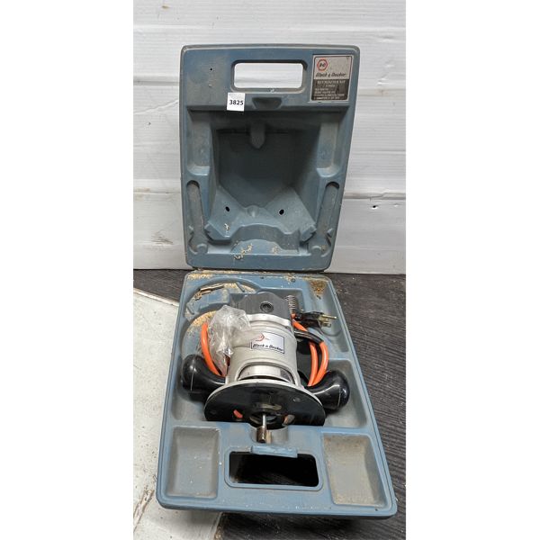 BLACK & DECKER 7611 ROUTER KIT W/ CASE 