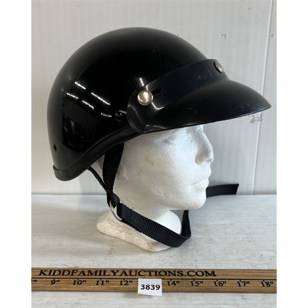  DOT HELMET - AS NEW 