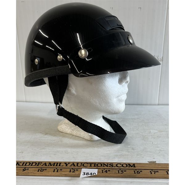  DOT HELMET - AS NEW 