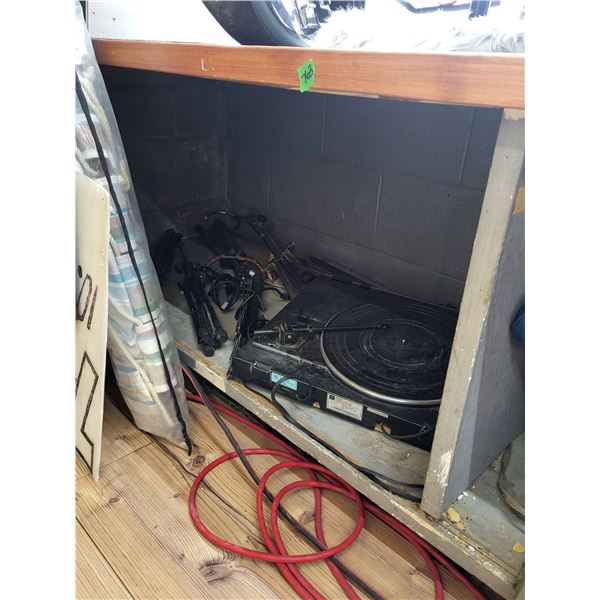 Contents Under Ledge