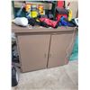 Image 1 : Brown shelf + contents