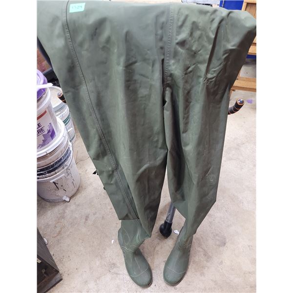 Pair of Size 11 Hib Waders