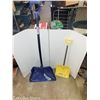 Image 1 : 2 Snow Shovels