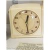 Image 2 : Vintage Westclox Bantam Self Starting Electric Alarm | Ivory | In Box